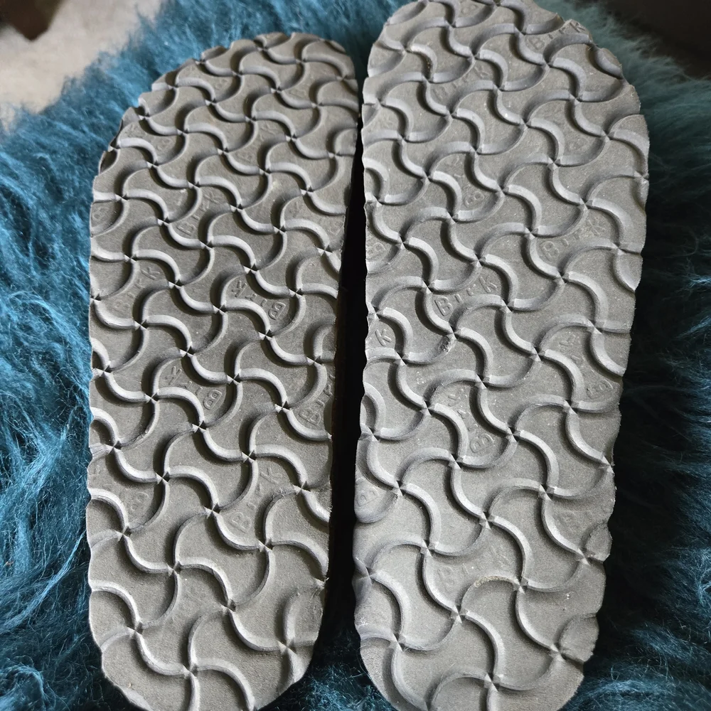 Birkenstock Black Shiney Sandals EU Size 37 US Size 6.5 Women's - Picture 4 of 4